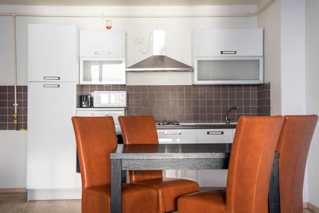 Lake Boutique Apartments & Rooms Mamaia Bagian luar foto