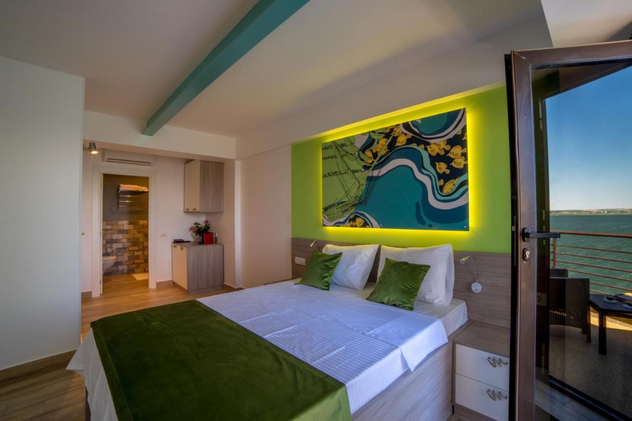 Lake Boutique Apartments & Rooms Mamaia Bagian luar foto