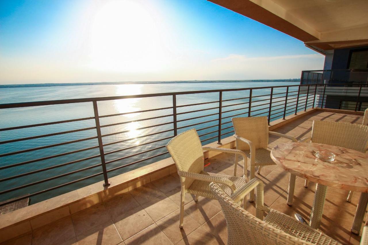 Lake Boutique Apartments & Rooms Mamaia Bagian luar foto